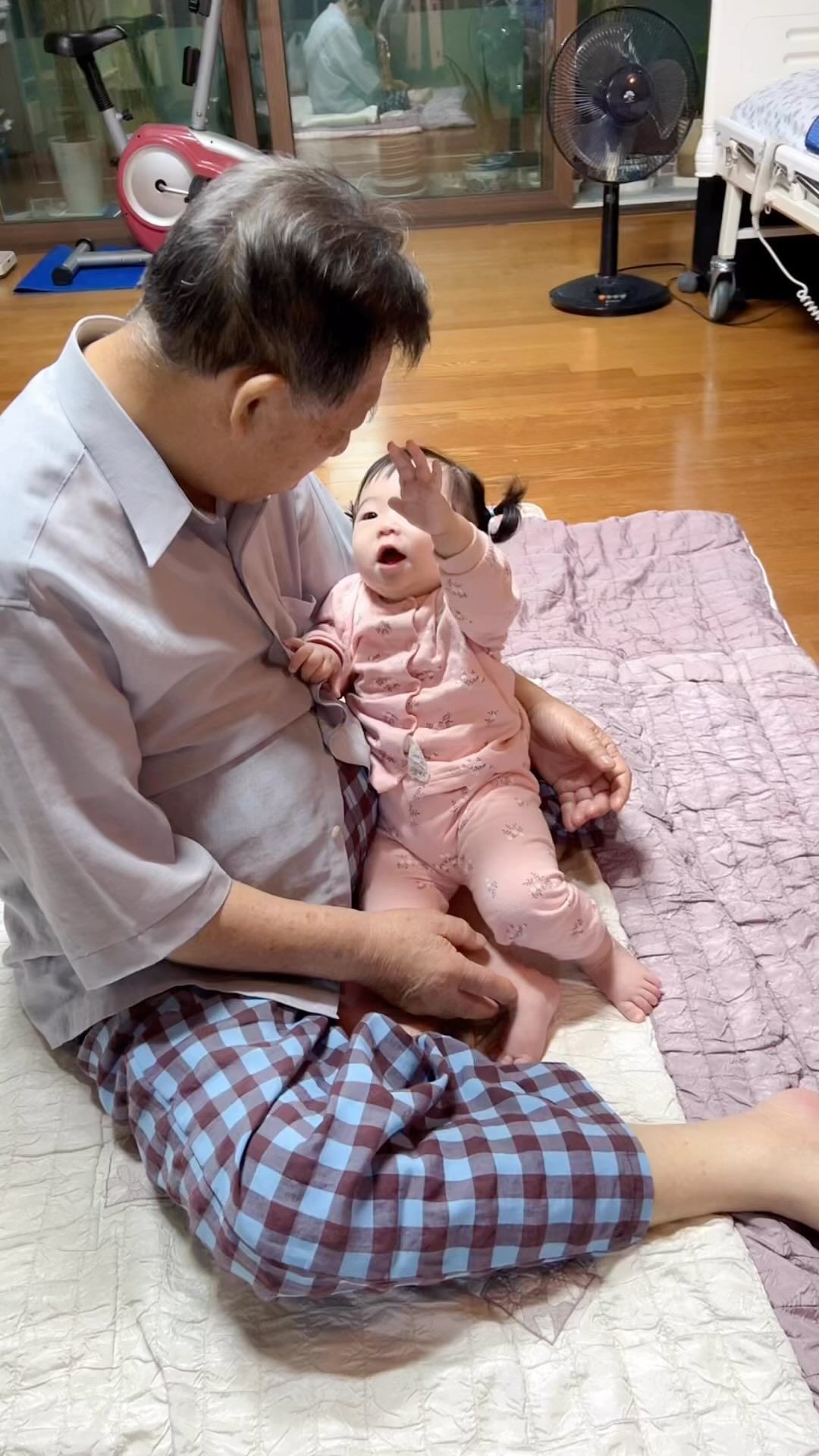 교장선생님 정년퇴임하신 무뚝뚝한 할아버지 증손녀 애교에 무장해제🤭🤭🤭