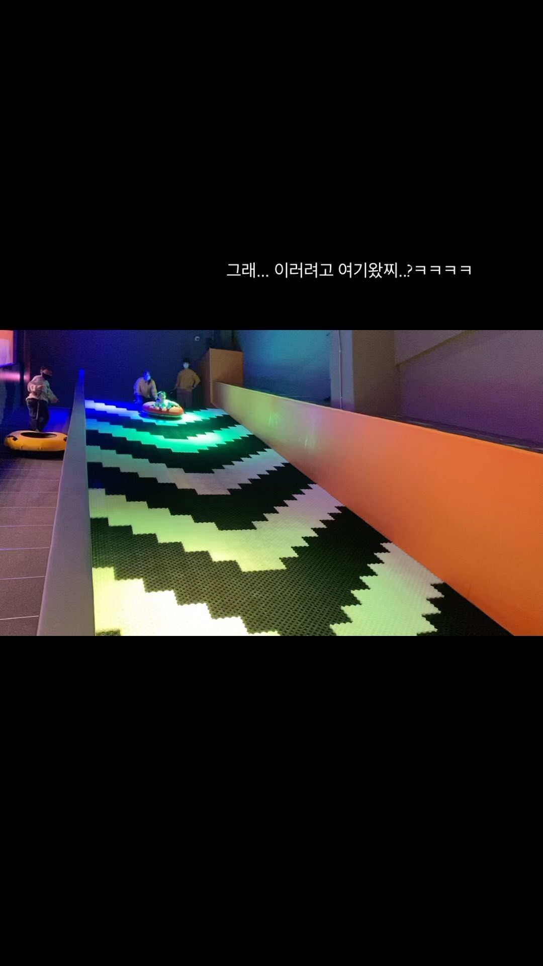 이제 조금 컷다고 ㅋㅋ 
잘노는구만💚
귀여워라 ㅋㅋㅋㅋ