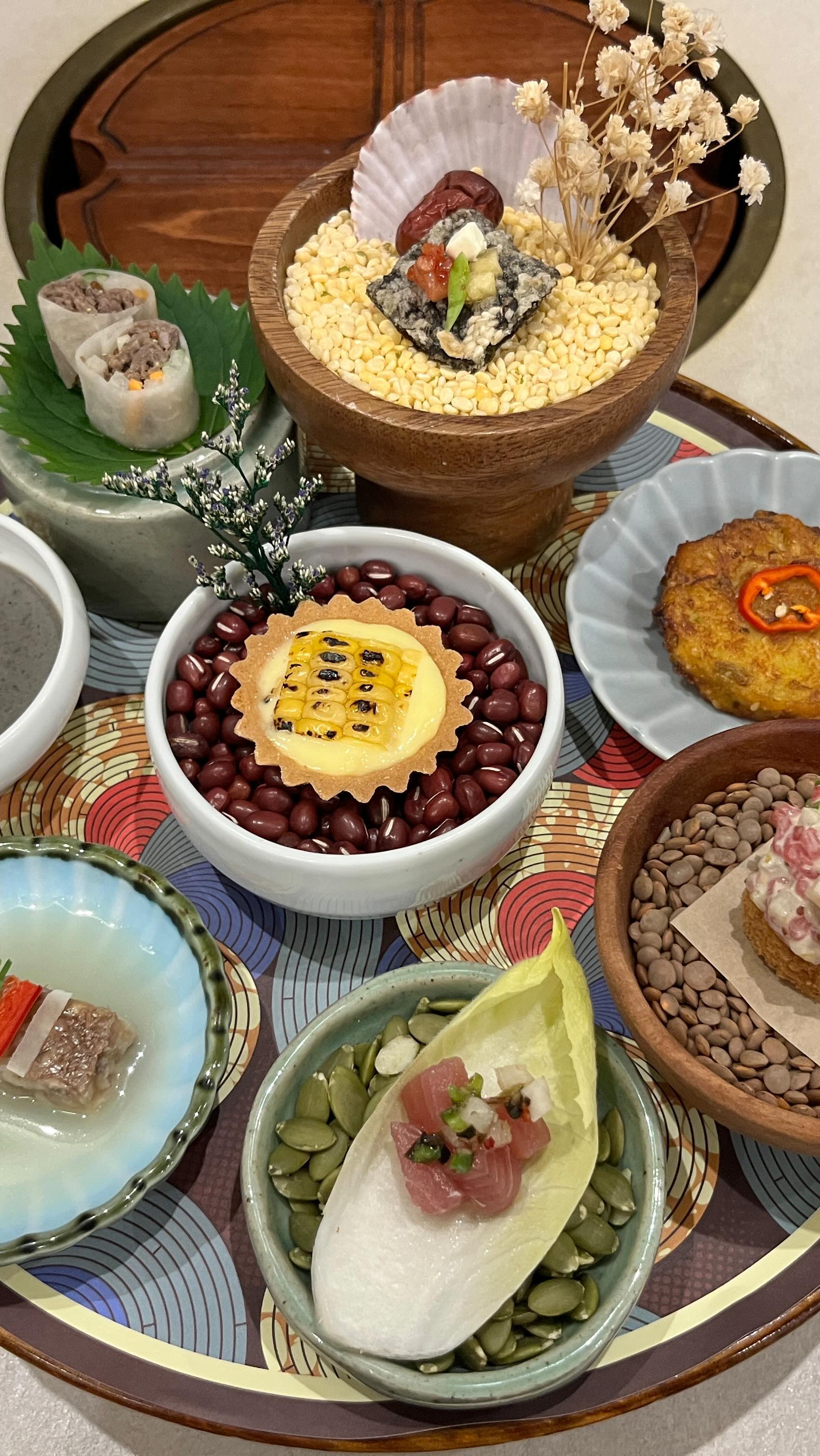 📌 서울로인 강남N타워점 

서울 강남구 테헤란로 129 강남N타워 지하2층

파인 다이닝 런치코스 정갈하고 전부 맛있지만, 
최상급 1++ 한우가 엄청 부드럽고 맛있다🤍

#서울로인 #파인다이닝 #서울파인다이닝 #서울맛집 #강남파인다이닝 #런치코스 #강남맛집