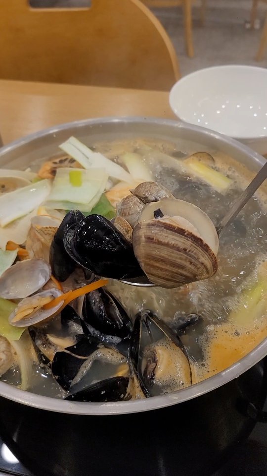 안녕하세요 찐찐아씨 입니다.

<<또간집 고수의 해물칼국수>>

✅ 가성비 대박 1인 10,000원 조개칼구수
✅ 건강한맛 해물 실컷먹는날 

 

🎈고수의 해물칼국수 검색

#고수의해물칼국수 
#찐찐아씨맛집리뷰

@ginalover_ 다양한 맛집 여행 마켓 포스팅은 찐찐아씨 블로그

#하남밥집 #하남미사칼국수 #하남칼국수 #하남낙지덮밥  #하남미사맛집 #하남조개칼국수 #하남해물칼국수
#하남데이트
#하남가볼만한곳 #하남여행 #예쁜하남카페 #하남카페 #하남투어 #여행에미치다_하남
#대한민국구석구석  #하남데이트 #하남맛집 #하남나들이 #하남가족외식
#하남회식 #여행에미치다
#MUKBANG  #muckbang 
 #찐찐아씨블로그 #국내여행