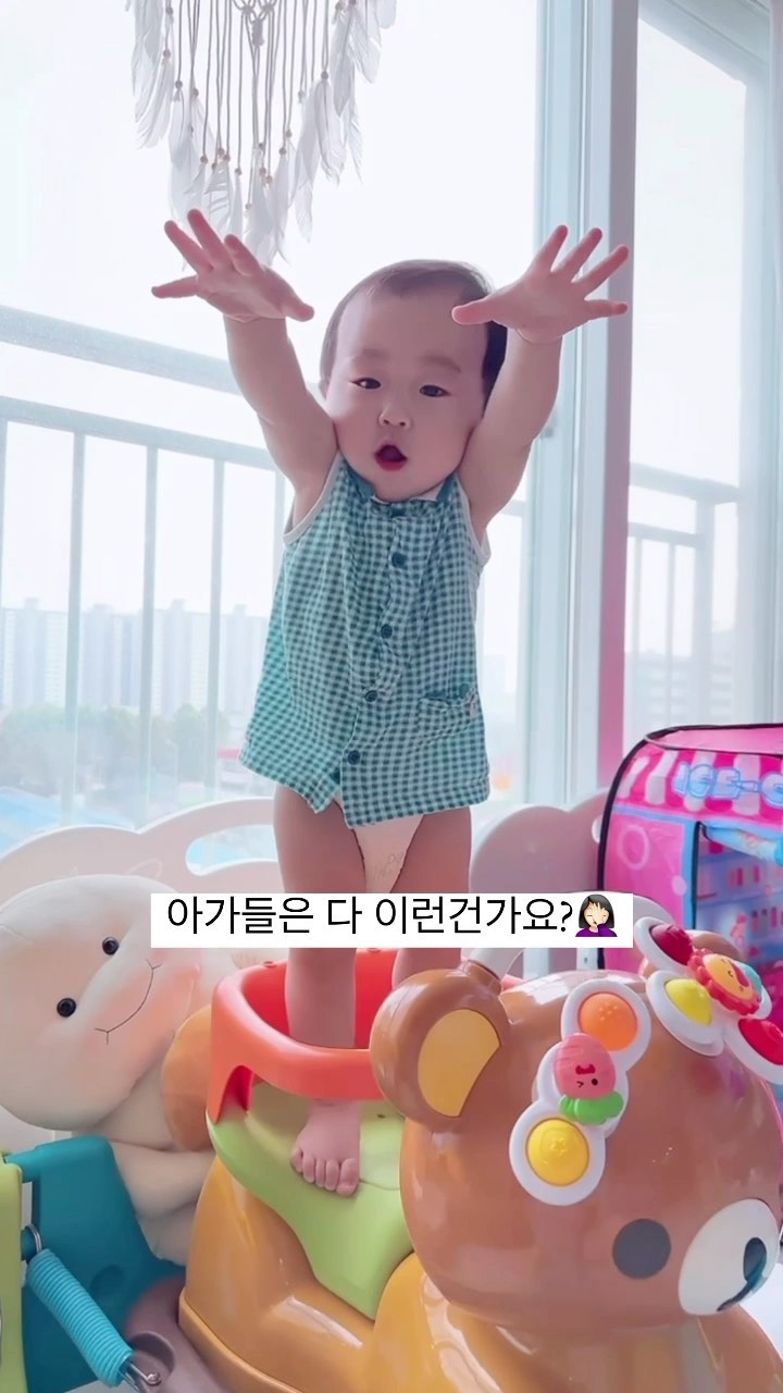 #393일 #12개월아기
⠀
다른 아가들도 스프링카 이렇게 타나요...?
위험해서 내려주면 스스로 또 올라가서 저러는데
본인이 너무 뿌듯해하고 신나해요🫠
⠀
⠀
⠀
⠀
#아들맘 #아들육아 #아들스타그램 #범띠맘 #호랑이띠아기 
#스프링카 #이렇게 #타는게맞나요 #아기릴스 #릴스초보