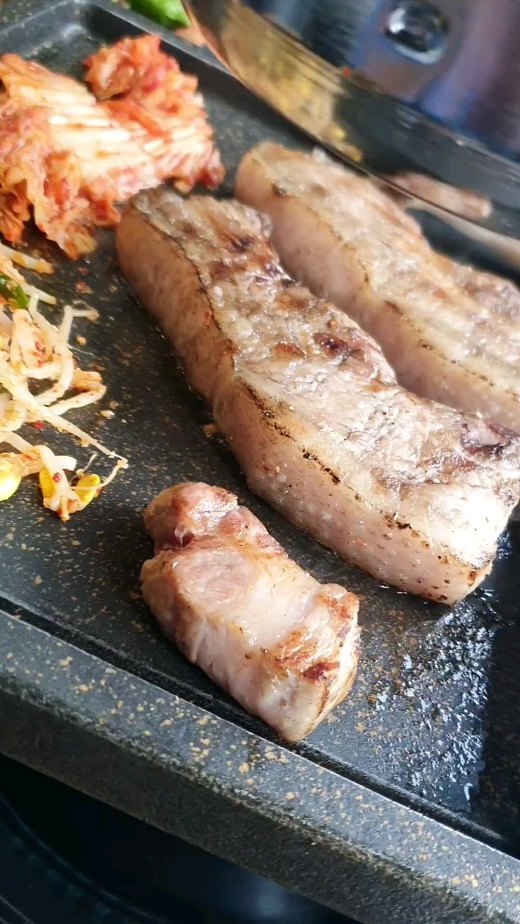 ⠀
🐷 돈형이네 🐷
⠀
📍서울 중랑구 공릉로12가길 6 1층 109호
⏰️ 월요일 휴무
  화-금 16:00-23:00
  토-일 13:00-23:00
 (라스트오더 22:10)

#태릉입구역맛집 #돈형이네
⠀
⠀