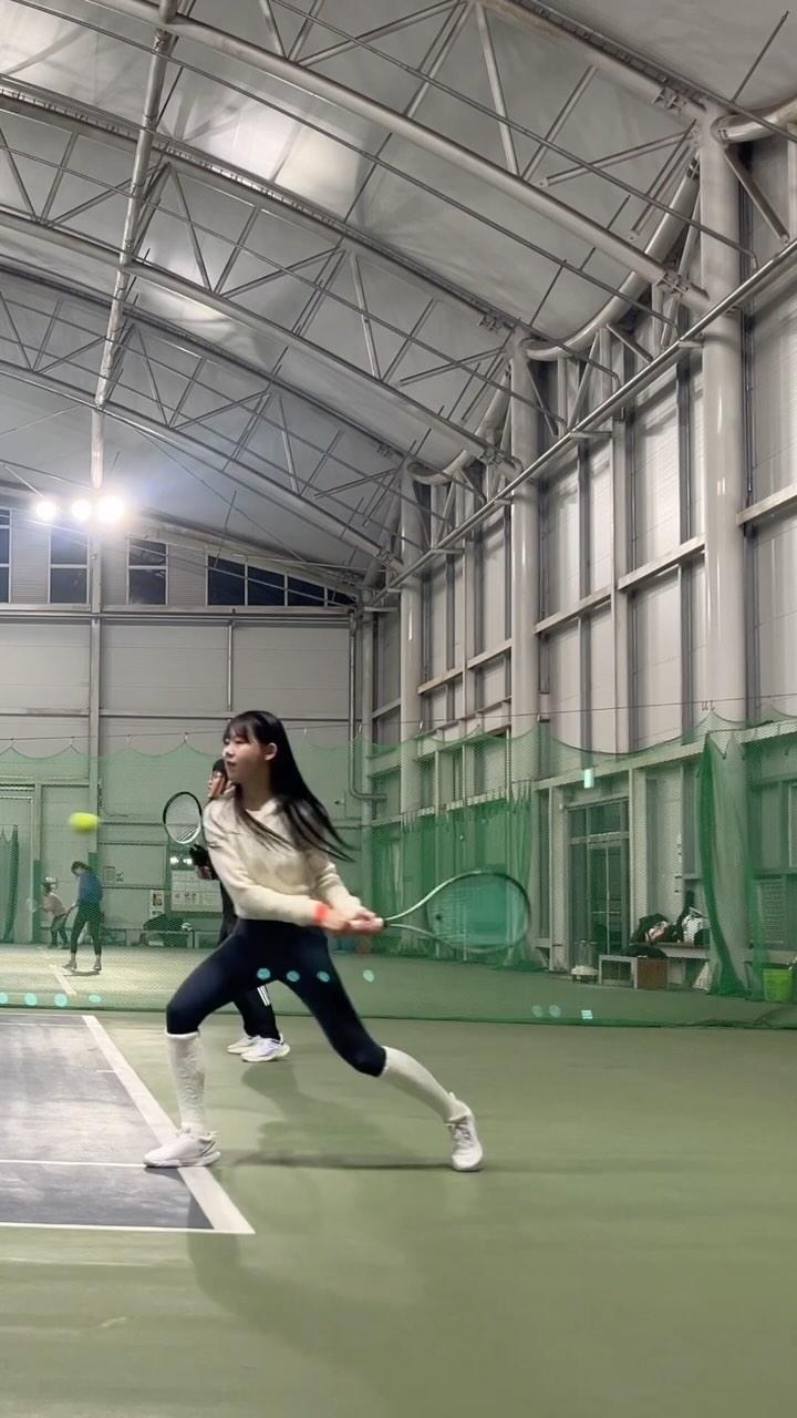 코트가 제일 재밌다🎾💚☺️🧚‍♀️
빡테🔥

#하트코트 #실내테니스장 #오테완 #레슨날🎾 #너무좋아❤️ 
#운동영상 #테니스일기 #백핸드연습 #테니스치는여자 #뽀글이 
 #운동 #다이어트 #헬스타그램 #일상  #맞팔 #데일리 #소통 #유산소 #테니스룩 #좋아요 #ootd  #셀스타그램 #daily #diet #직장인 #운동스타그램
#yonex #tennis #percept #lesson