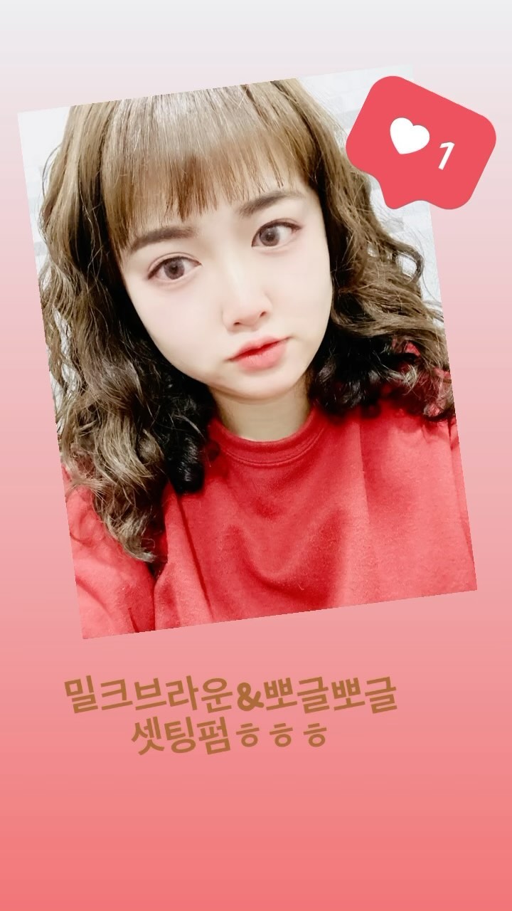 새해맞이 헤어스타일 변신!!
21살 때 파마해보고 안해본거같은데
밀크브라운 염색과 셋팅펌으러 변신을 해보아땅ㅋㅋ
파마 잘안나오는 머리라 걱정했는데
잘 나와서 다행이당ㅎㅎ
워니리 덕분에 예쁘게 변신도 해보고 고마워❤️❤️
스타일 변신한 것처럼 2024년에는
정말 신나고 즐겁고 돈도 많이버는 행복한 해가되길
열심히 달려봐야징!!
아자아자!!😊

#스타일변신💇 #새해맞이☀️ #머리이쁘지 #셋팅펌 #귀여워하는 #남친몬💕 #고마워💕 #363일째사랑받는중❤️ #럽스타그램💑 #happynewyear2024 #건강한한해되길 #새해복많이받으세요🙇