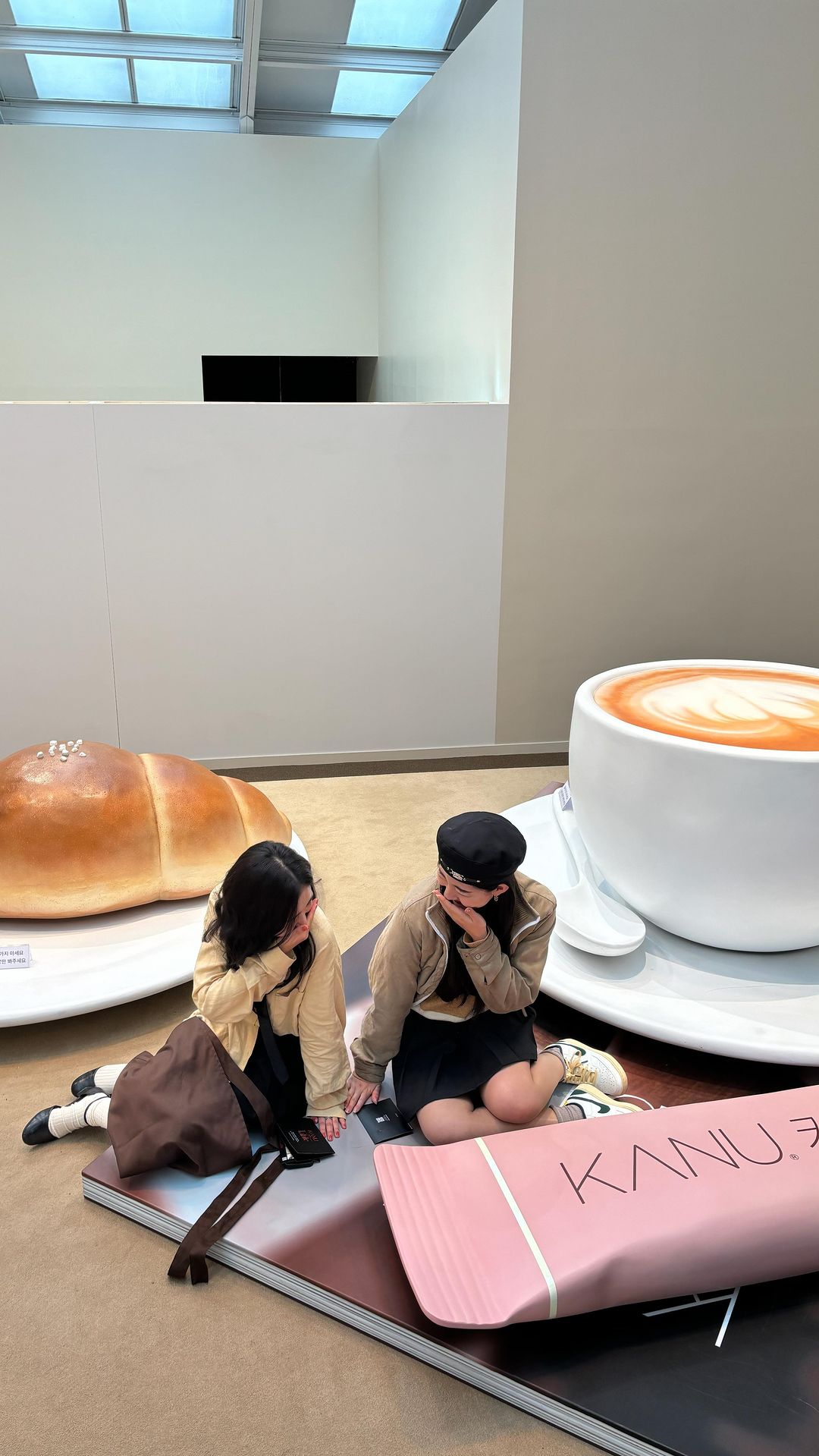 커피 한 잔 합시다☕️

#카누 #카누팝업 #카누온더테이블