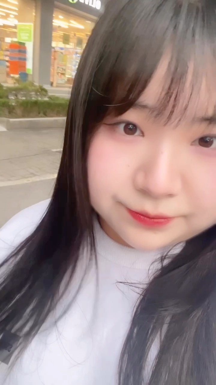 여름 맞이 매직을 했었는데 매직 지속성을 위해 이번에 둔산동 에이바 헤어샵 민솔 쌤께 클리닉을 받고왔엉!!

일단 오픈한지 얼마 안된 숍인뎅 !
엄청 깔끔하고 직원분들도 다 정말 친절해서 기분이 너무 좋았지이 !!

그리고 원래 민솔쌤한테 항상  클리닉을 받고 있어서 완전 믿고 방문하는곳 !!

특히 나같이  반꼽슬이라 여름이면 머리가 올라와서 고민인 사람들은 꼭 에이바 민솔쌤 메모야 !!

클리닉 뿐만아니라 커트 펌 염색도 맛집이니 다들 꼭 가보라굿 !! 
강추강추 🫶🏻💗