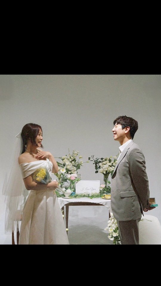 1시간만에 뚝딱 건진
셀프 웨딩촬영 2차전 결과물
담달엔 어디가서 찍으까나 >_<