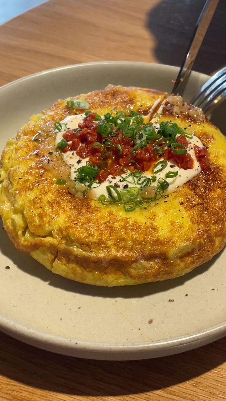 😋이런 감자전 본 적 있나요?
.
계란 이불 덮고
층층이 쌓여있는 쵹쵹한 감자들!
#맛없없 조합이쥬❤️‍🔥