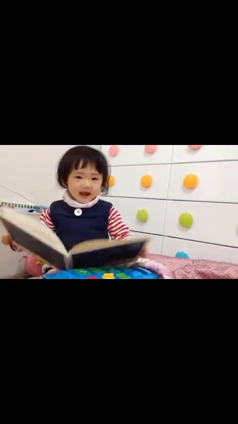#내딸 #두살 때 부터 #책 읽움^^ 쿠쿠콰티투티???!! @ms.draco42