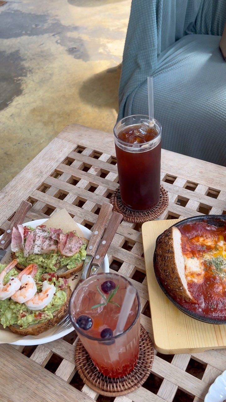 #크레이브커피바
𝔹𝕣𝕦𝕟𝕔𝕙 𝕥𝕚𝕞𝕖 𝕓𝕖𝕗𝕠𝕣𝕖 𝕔𝕝𝕒𝕤𝕤
❤︎ꔛ
🥪아보카도 오픈 샌드위치
🍅🍳에그인 헬