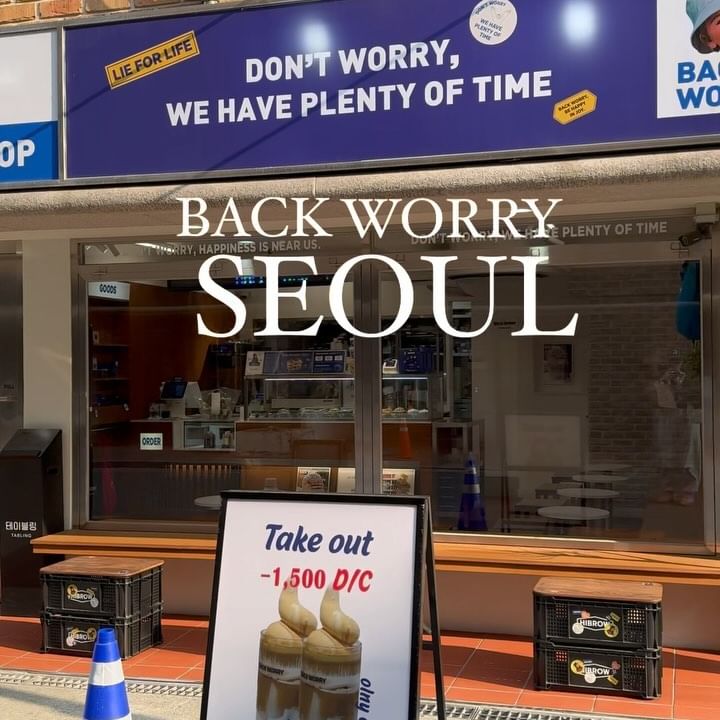 #제품제공
잠실에서 제일 힙하고 맛있는 쿠키집 가실 분〰️〰️

아니 글쎄 여러분 이렇게 귀엽고 깜찍한 쿠키집이 핫하디 핫한 송리단길에 있는 거 아셨어요? 

스몰 바스켓을 선택하면 쫀드윽〰️한 쿠키 8종을 고를 수 있고 바스켓 커스텀까지 가능해요! 처비쿠키도 오동통하니 데코레이션까지 너무 퍼펙트하지 않나요오...💖

송파나루 역에서 걸어서 딱 3분!! 인데다가 베이킹 스튜디오에서 직접 쿠키 만드시는 걸 라이브 직관할 수 있으니까 더더더 좋더라고요! 

매장 분위기도 너무 귀엽구 힙하지만, 더 좋은 건 인터넷 주문이 가능하다는 사실🍪 스토어팜 링크 아래 달아놓았으니까 방부제가 따로 들어있지 않은 건강한 쿠키를 집에서도 즐겨보세요오 🍪 

📍백워리
▫️서울시 송파구 송파동 48-6번지 1F
▫️전화 070-7766-9451
▫️매일 11-21시 영업 (브레이크 4-5시)
▫️스토어팜 : https://m.smartstore.naver.com/calesia
▫️스몰 바스켓 (쿠키 8종) 8800원, 백워리 라떼 5000원, 처비쿠키 4500-4900원

#백워리 #backworry #송리단길카페 #송리단길맛집 #석촌호수카페 #잠실카페 #쿠키맛집 #처비쿠키 #르뱅쿠키