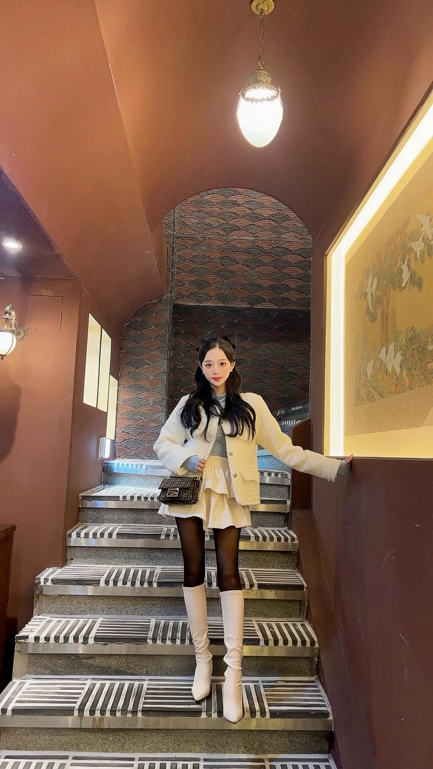 생갈비 좋아하는 분들 무조건 주목..!!!
한 번 가보고 인생 고깃집이 되어 버린 #월가갈비 ♥️

시청에 인테리어부터 맛까지 저격한 월가갈비에 다녀 왔어요! 
밑반찬부터 다양한데다가 고기 양도 많아서 둘이서
배 터지게 먹고 왔답니다 

제 원픽은..!!!!!! 너무 부드럽고 육즙 가득했던 벽돌갈비!!
지금까지 먹어본 생갈비 중 원탑 자부합니다😎ꯁ

매장이 3층으로 되어 있어서 프라이빗하게 드실 수도 있고 300명이나 수용 가능한 매장이라 단체 회식도 가능해요! 

생갈비 좋아하는 분들은 무조건! 
가보시면 후회 없이 맛있게 드시구 오실거에요🫶🏻

▫️ 서울 중구 세종대로18길 22 월가갈비
(@wallga_galbi)