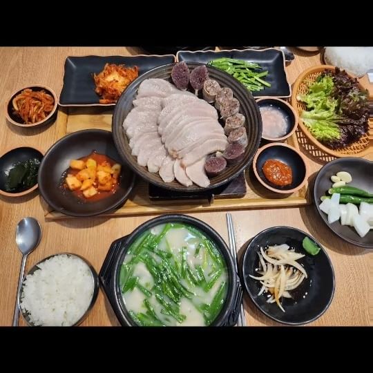#부산본가돼지국밥
#포항문덕맛집

릴스를 만들고싶어지는
찐 맛집❤️

#항정살돼지국밥