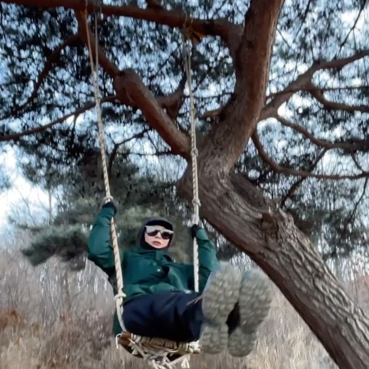 .
2024/01/27 (토) 남한산성 ⛰️ 
(서문해발450m) 오전 등산 후기 
7.33km, 휴식 포함 3시간 20분 
( 참석자 총 5명 : @clione0208 
철수 지구탈출 #권꽁치 + 행복이 ) 

겨울 산행은 경험이 별로 없는지라 
괜히 긴장;; 아이젠, 스틱 야무지게 
챙겨갔쥬 중간중간 미끄덩 미끄덩; 
아이젠 없었으면 골로 갔을 듯 -..-; 
오늘 새로운 길 (일명 춘향이길) 로 
안내해 주셔서 그네도 타보고 꿀잼 
등산 마치고 칼국수(￦4.0) 호러럭 
운동 후 먹으니 너무 맛있습니다 ^^
( 📷 다오르 & 지구님 ㄱㅅㄱㅅ!! )

#주말등산 #오전등산 #겨울등산 
#남한산성 #남한산성등산 #등산 
#등린이 #초보등산러 #오등완 
#서울등산 #권꽁치 #꽁치필름 
#명동홍두깨손칼국수 #칼국수