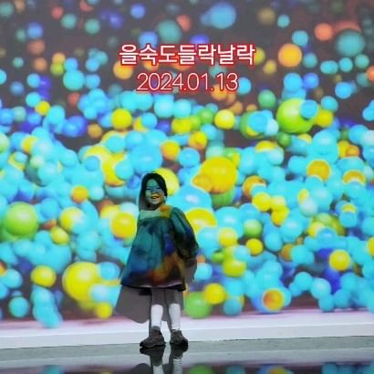 #지난주말
도서관 가자더니 뒹구는게 젤 좋다고
뒹굴뒹굴 거리다가 #을숙도들락날락 가고
싶다고 했는데 마침 양도글 있어서
옷만 갈아입고 바로 출발

색칠이 제일 좋다는 나윤