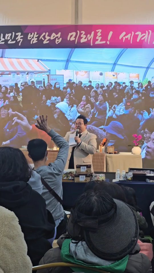 나만 보인단 말이야~~~!!!

🥰 겨울공주 군밤축제
✔️ 기간 : 2024. 1. 26~ 28일까지
✔️ 장소 : 공주금강신관공원

#공주군밤축제 #공주여행 #공주알밤축제 #공주밤축제 #알밤경매