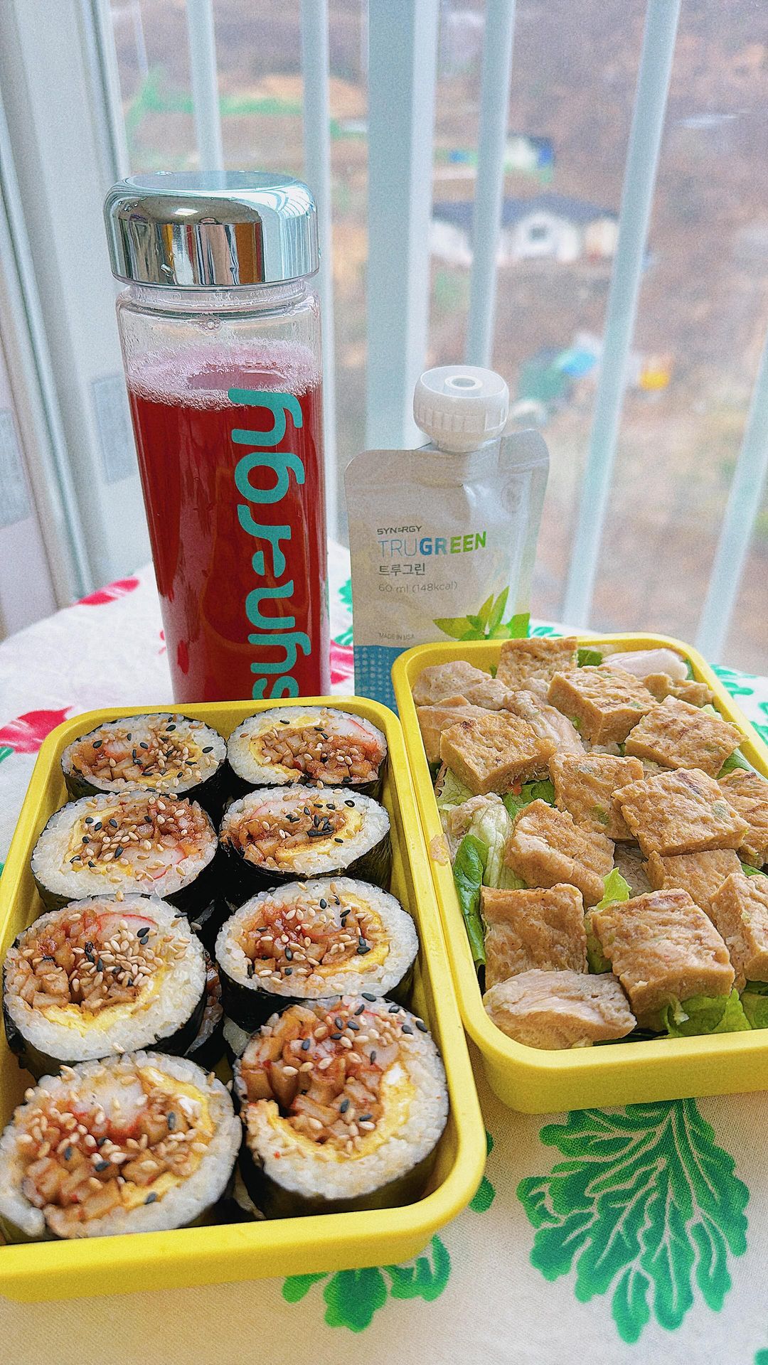 일상🎈

늦은 출근으로 오늘은 어묵진미채김밥과
샐러드로 도시락 준비 끝‼️
점심과 저녁은 이렇게 해결
건강한 다이어트중 맞습니다🤣
먹고싶은건 먹어야되는 성격이거든요~

인친💜 지혜 @kimjihye__1613 님이
챙겨보내주신 트루그린과 원팩주스가
너무 맛있어요~ 자꾸자꾸 마시게 되는
효과가 있네욤. 덕분에 건강한 다이어트가
되는듯해요~ 변비있으신분들 바로 해결되요🤭
저의 통배가 사라지고 있어요🤣
저도 내돈내산으로 더 먹어야겠어요~

지금 공구가로 구매 가능하다하니
필요하신분들~ 지혜님께 DM이나 주문하시면
친절하게 상담해주실거에요🤗

#일상기록 #출근준비중 #늦은출근의여유 #점심도시락🍱 #내손으로만들어먹기 #트루그린🌱 #원팩주스 #맛있다👍 #건강한다이어트 #건강하게살기 #워킹맘일상기록ing