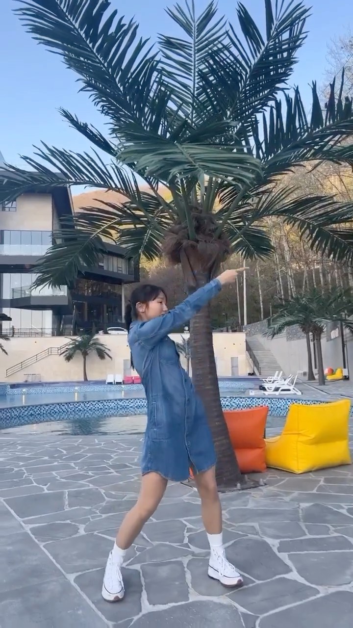 .
눈치보는 릴스 👉👈
.
📍 @woro139.official 
🍰 여기당근케잌짱맛있음
.
.
.
#reels #reelsdance #dance #dancechallenge #reelsvideo #릴스댄스