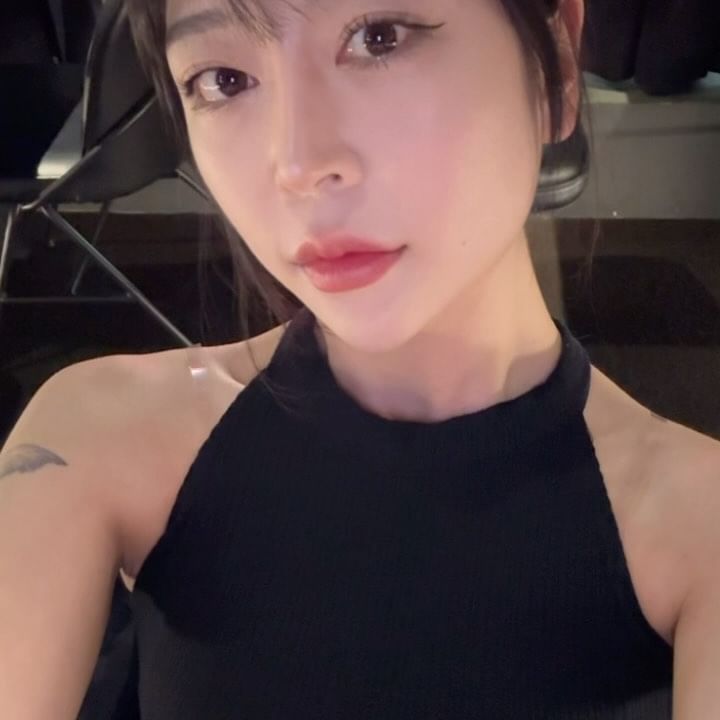 이 날 상태 마음에 들어서 사진 영상 100장 ♥️ 
새미 생일 맞이 오랜만에 들린 압구정로데오, 
아무리 목요일이지만 사람이 너무 없는거 아닌가 🙃

스토리 DM 문의가 폭주한 장소, 속눈썹 태그는 아래에 🔻

📍 @re.fine_apgujeong 
🔻 @heymin_beauty