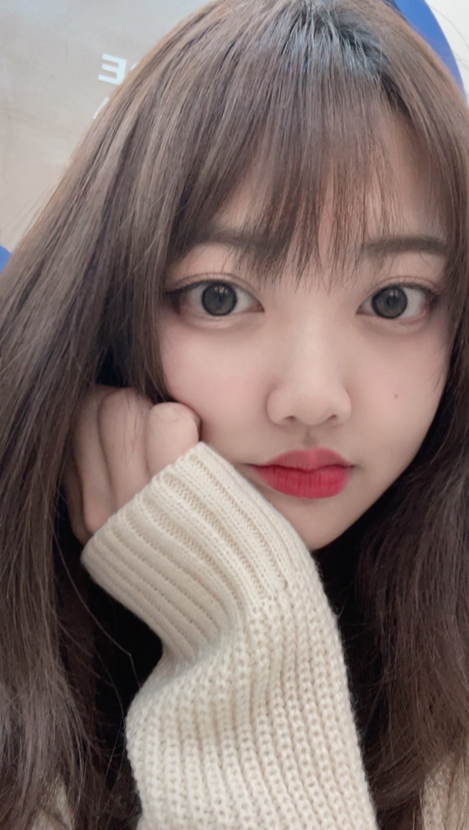 부산대에서 찐- 빌드펌 받고왔다 후후
다른 곳에서 받은 머리는 그냥 히피였는데 …
내가 원하던 거 이거거둔 ,,, 💖
상한 머리도 복구해주고
어울리는 머리로 퍼스널헤어 해준 @paradise_jaewon 압도적 감사💖