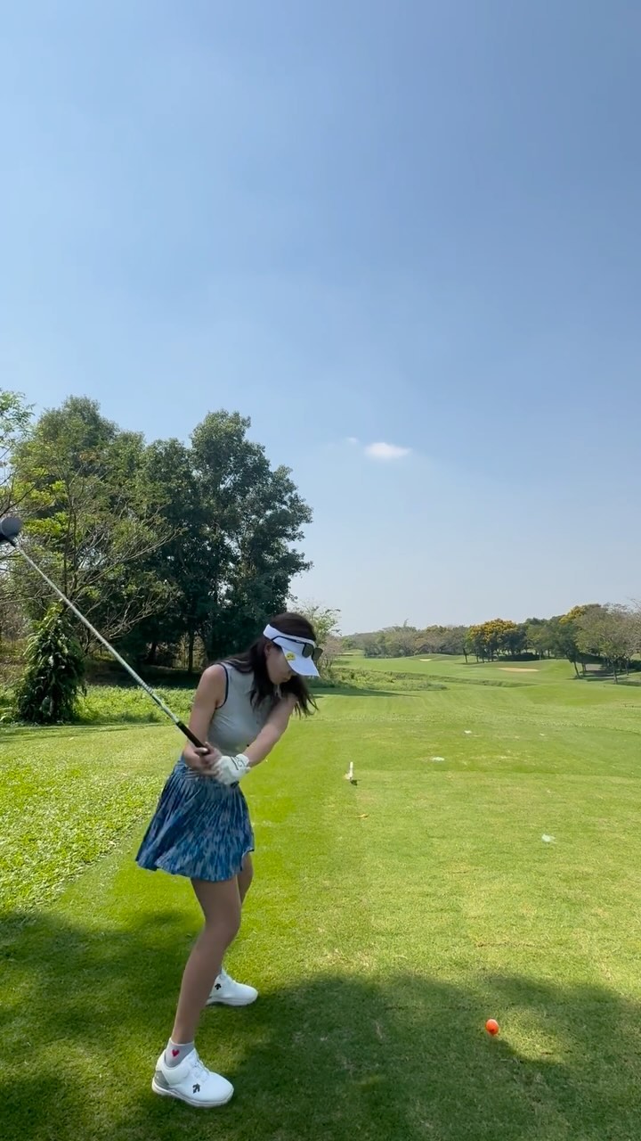 📍호치민 Twin Doves Golf Club

누가 자꾸 아재 갬성으로 찍는다🧐

츄쿠츄는 얼마나 예쁜지💙
역시즌 세일 오늘까지래요!!얼른 겟 하세용🙈♥️
@chucuchu_official 
#츄쿠츄 #츄쿠츄골프웨어 #츄쿠츄세일 #츄쿠츄신상 #츄쿠츄골프 #츄쿠츄썸머 #츄쿠츄패밀리 #chucuchu #골프웨어 #드라이버스윙 #골프스윙