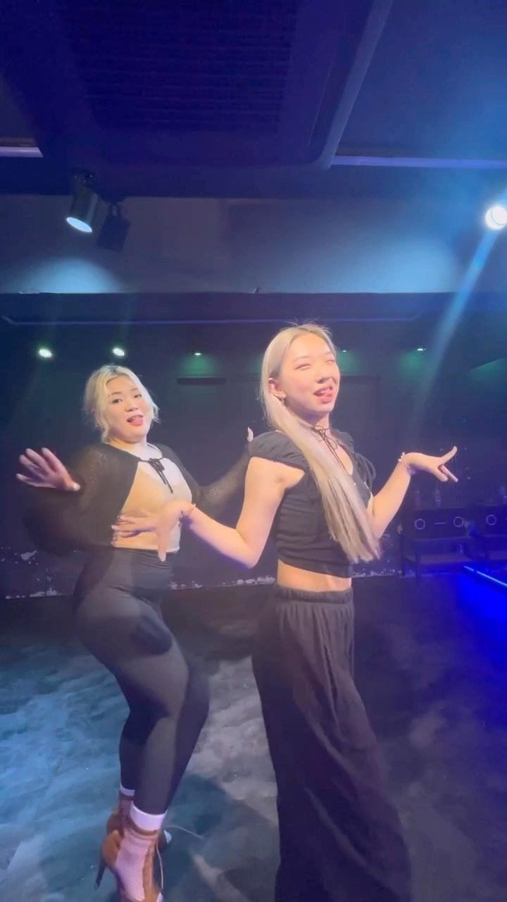 세상 끼 우리가 다 부리기
.
.
.
.
.
#likethis #kellyrowland #fyp #릴스 #reels #댄스 #dance #릴스타그램