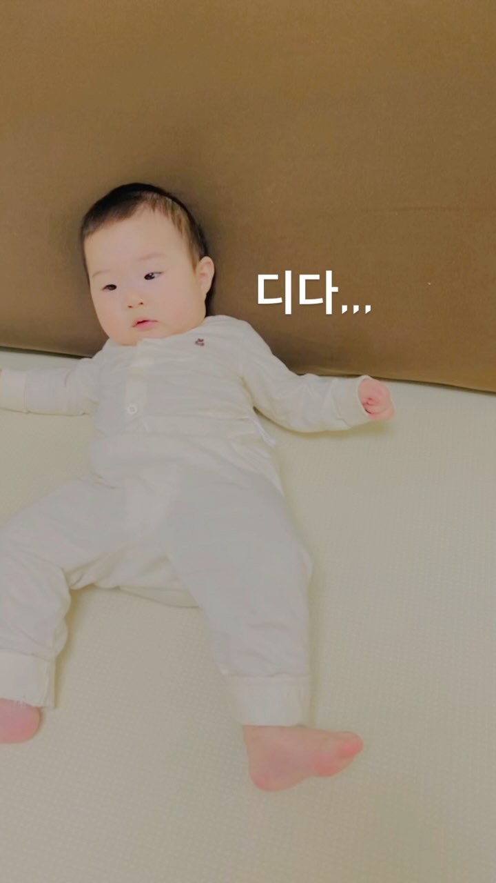 .
울애깅 기분 좋을때 추는 춤❤️❤️
어후 신나신나 🎶🎶🎶

너무 씨게 콩콩 하는거 아니냐며 ㅋㅋㅋㅋ
볼살 흔들림이 장난 아니야 ㅋㅋㅋㅋㅋㅋㅋ

오늘도 또 이렇게 성장하는구나