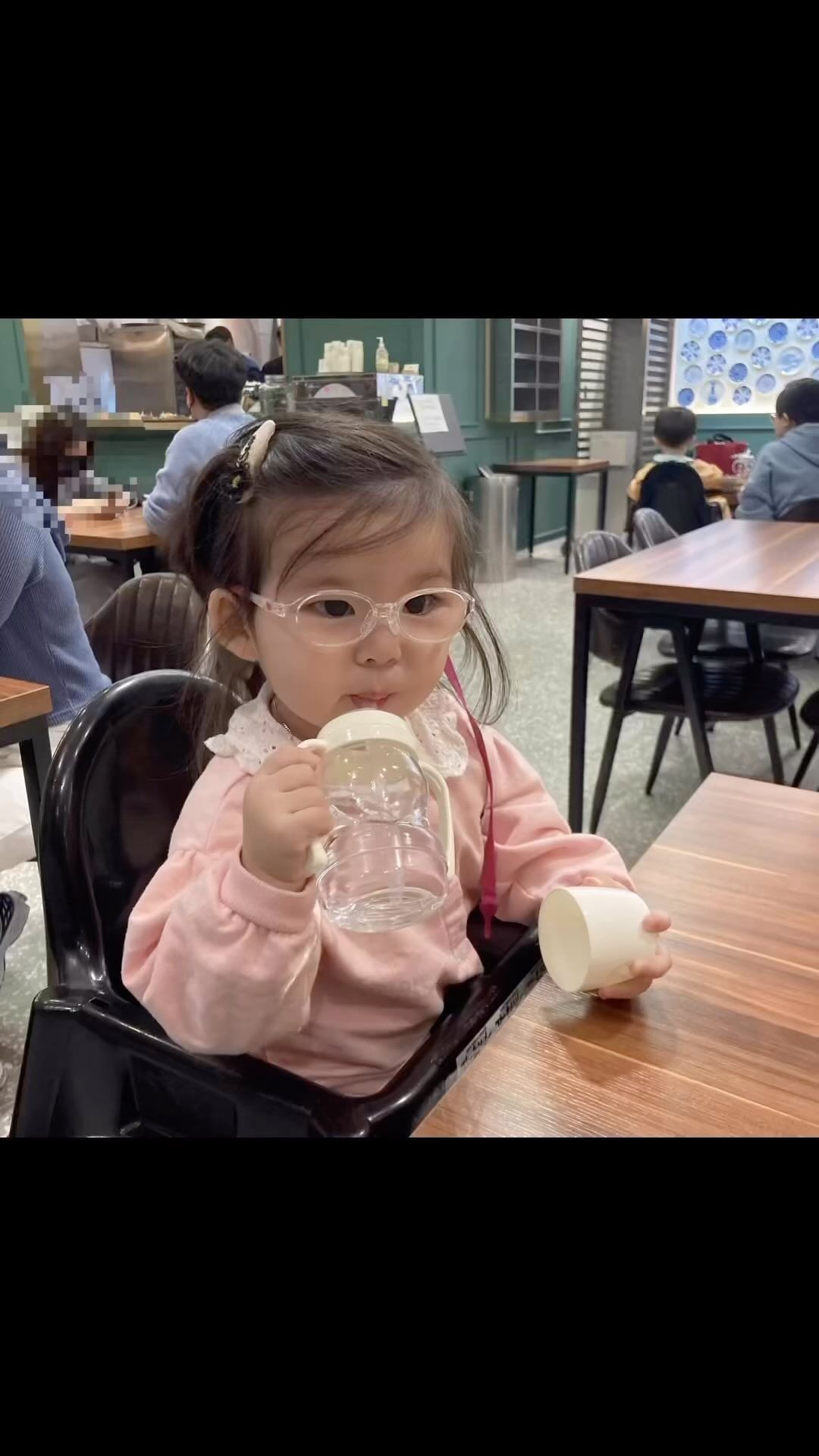 2023년 우리 서아 뒤죽박죽 릴스 공유 ❤️
환경 변화가 아주 많았음에도 서아가 잘 적응해주고, 
서아 친구들이 갑작스런 이동에 외로울까 제주에 멀리 놀러와줘서 참 고마웠던 한 해를 보냈다. 

내가 소망하던 믿음의 자녀로 성장시킬 수 있게 작은 씨앗을 서아에게 심어줄 수 있어 감사했고, 사도신경으로 고백하기 그정도는 식은죽먹기가 되었다. 그 또한 너무 감사하다 ❤️

작은 것에도 큰 성장을 보여주는 서아 고맙고 기특하다 :) 사랑하고 또 사랑해주는 2024년을 맞이해야지 ! 

늘 우리 가족 또 서아 예뻐해주시는 모든 분들 감사하고 또 덕분에 행복했습니다 💕

2024년도 복 많이 받으시고, 새해 복 넘치게 받으세요 🙏🏻
