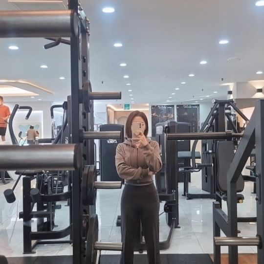 발렌타인데이🍫 상체&하체&오운쉼? 

오늘 발렌타인데이인데..
어떤 운동하셨는지 궁금해요. 🤩 

인친 분들이 제가 다니는 헬스장뷰가
좋다고 하셔서 몇컷 찍어봤어요:) 

오늘이 즐겁지 않은 외로운 인친 분들을 위해
제가 좋아하는 음악을 준비했슴당ㅎ
울지마시길.. 😂
발렌타인데이 초콜릿 이벤트 
준비할껄 그랬어요.

마음대로 - 콜드

#오운완 #ㅇㅇㅇ #상체운동 #상체운동루틴 #planfit #헬스하는여자 #헬린이 #아직은헬린이 #운동소통맞팔 #운동소통 #운동소통환영
#협찬 #발렌타인데이 #마음대로 #콜드 #레풀다운 #시티드로우 #체스트프레스