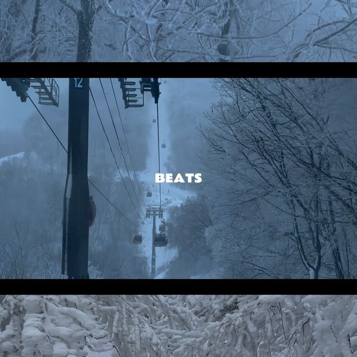 당장 평창으로 달려가야하는 이유 ❄️
설경이 너무 멋졌던 발왕산!

강원도 눈 소식에 얼른 달려 갔다 왔어요.

등산하지 않고 멋진 설산을 볼 수 있는 곳이라
매년 겨울마다 찾는 곳이랍니다!

케이블카 타고 올라 가면서도 멋진 설경을 볼 수 있어요.
데크길로 잘 되어 있어 부모님, 아이들과 함께해도 괜찮아요 😊

저는 지난 토요일에 다녀왔는데, 곤돌라 대기만 2시간이었어요.
평일에 가실 수 있다면 평일에 가는 것을 추천!

눈이 올때도 정말 좋지만,
눈이 오고 난 후 맑은날 가도 멋진 경치를 볼 수 있어요!
올 겨울이 가기 전에 한번 다녀오세요 😊

🌟 용평 리조트 곤돌라 발왕산 관광케이블카
✔️운영시간 09:00~17:00
✔️편도 20분 정도 소요.
✔️왕복 대인 25,000원, 소인 21,000
✔️편도 대인 21,000원, 소인 17,000
✔️네이버 예약시 20% 할인!
✔️네이버 예약 티켓 당일구매, 당일 사용 가능 ⭐️
✔️네이버 예약 티켓 바코드로 바로 입장 가능!

❗️미끄러울 수 있으니 등산화 또는 아이젠 착용 추천!

❗️날씨에 따라 임시휴장 가능으로 홈페이지 또는 전화 문의

#강원도가볼만한곳 #설산 #발왕산
#용평리조트 #발왕산케이블카 #평창여행 
#강원도여행추천 #설산추천 #폭설주의보