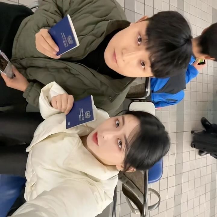 이제 여행릴스 고개만 들면 끝❕👦🏻🧔🏻‍♀️👌🏻
⠀
광각으로 높게 들고 스팟마다 고개만 같이 드세요
#첫만남은계획대로되지않아 음원 찰떡🩵
원래 첫 #여행릴스 는 계획대로 되지않아요....
⠀
📍장소 순서대로 #오사카여행 일정공유 🏙️
#인천공항 - #소라니와온천 - #도톤보리리버크루즈 - #글리코상 - #하루카스300 - 호텔윙 우메다 - #교토 #도게츠교 - #교토라멘 - #치쿠린 #대나무숲 - #후시미이나리신사 - #야끼니꾸 식당 - #우메다 #이즈모루쿠아 - #우메다공중정원 - #햅파이브 - #도톤보리맛집 #가츠동치요마츠 - #도톤보리술집 - #도톤보리카페 #호시노커피 - #츠텐카쿠 -츠텐카쿠슬라이드 - #스파월드 - 잘못간 #오사카공항
⠀
⠀
일정도 알짜배기로 넣었고 마지막영상은
#간사이공항 으로 가야하는데
오사카공항으로 가다가 찍은걸로
댕 킹받네요,,,🌟 저 때까지 몰랐다니 🤦🏻‍♀️🤦🏻‍♂️
내 여행메이트와 즐건추억˚₊·—̳͟͞͞♡
⠀
⠀
유튜브로 #오사카맛집 정리해서 올렸으니
띠혜ddihye 치고 보러오세요🩷💜