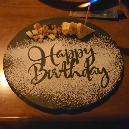 안녕하세요! 메리미입니다. '◡'

생일 주간에 친구들과 생일 파티 자리로
예약하고 방문했던 압구정로데오역 맛집 '콜마인'입니다.

3월이었는데 여긴 크리스마스 분위기 뿜뿜
너무나 분위기가 좋았던 와인바였는데요.
어떤 곳이었는지 자세한 리뷰는
프로필 링크에 있는 블로그에서 확인하실 수 있어요.😀

@coalmine_official

📍주소 : 서울 강남구 압구정로50길 5-12 지하 1층 (서울특별시 강남구 신사동 661-10 지하 1층)

⏰영업시간 : 일-목 17:00 ~ 23:00, 금-토 17:00 ~ 24:00, 월요일 정기 휴무

🧾메뉴/가격 : 포크 플래터 \24,900, 크리스피 뇨끼/감바스 알 아히요 \19,900, 단짠 메론&프로슈토 \17,900, 하우스 와인 \9,000 등

​

*생일 케이크 반입 가능
*생일/기념일 이벤트 예약 가능(5만원 이상 주문)

#리미푸드로그 #압구정와인바 #압구정로데오 #콜마인 #압구정로데오역맛집 #압구정로데오와인 #서울 #생일파티 #happybirthday
