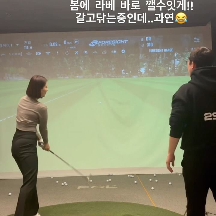 봄 아니 올해안에 라베 못깨면 걍 접어라😂😂😂
지나가는 사람들 클럽이고 골프웨어고 다 가져가세요!!!!😤
언니 각오 단단히해따ㅋㅋ 
#골프스윙#골프레슨#퍼스트골프라운지 #퍼스트골프라운지_마린시티