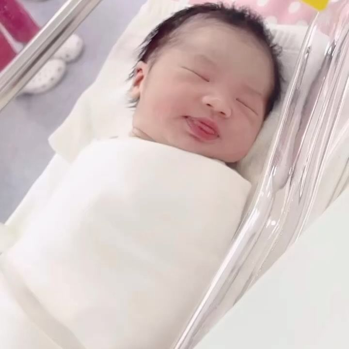 ⠀
#토끼띠아기 
#신생아하루일정 

왕보의 하루♥️
기저귀 쉬야 하는거 부터 시작하지🫶🏻