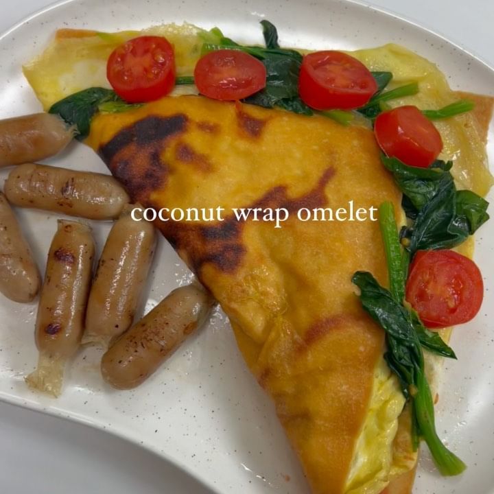 coconut tortilla omelet 🥥🥚🧀🥬

 ingredients ☻ 
- eggs
- spinach
- cheese
- @ketomarket_mine coconut wrap
- @ketomarket_mine sausages for kids
- cherry tomatoes

#deliciousue #deliciousue_recipe 
#food #foodporn #foodblogger #foodstagram #foodie #omelet #omelette #reels #viral #healthy #healthyeating #keto #diet #breakfast #breakfastideas #coconut #eggs #whatieatinaday
