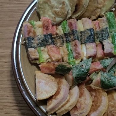 설날이니까 전 좀 구워봄~
요리초보는 쉬운 것들만 도전~
썰고 꽂고 묻히고 지지고 ..손이 느리다~
엄마들 숙모들 진짜 전굽기의  달인이었구만~
