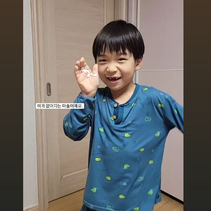 간만에 feel 받은 둘째님
짱구미 뿜뿜
이게 없어지는 마술이예요~