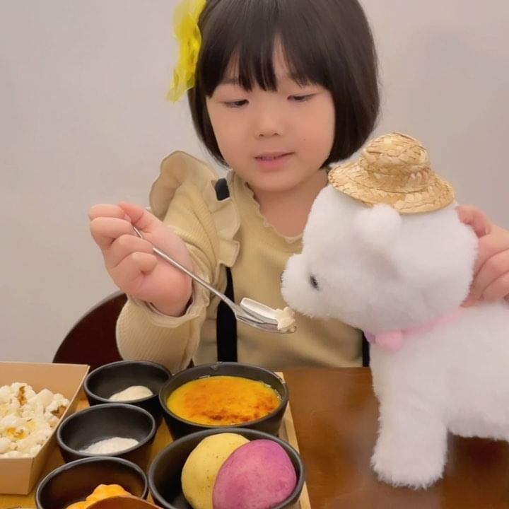 .
찜해뒀던 파머스커피에 다녀왔어요👩‍🌾
미니가마솥에 팝콘도 튀겨먹고 
고구마랑 브로콜리,토마토도 쪄먹을 수 있는 재미
소소하지만 미니피규어로 놀 수도 있어서 시간이 금방 가더라구요.
아이랑 카페 데이트 하기 너무 좋은 곳이라 추천드려요❤️

📍파머스커피:부산 남구 황령대로74번길 70 1층
📞전화번호:010-6527-8154
🕖영업시간: 11:00 ~19:00

#내돈내산#아역배우#키즈모델#부산키즈모델#키즈인플루언서#파머스커피#아이랑갈만한곳#아이랑카페
