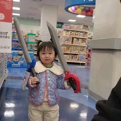 아빠가 주아랑 장보러간다고 나갔는데
그건 아빠 생각이고~~~~
주아는 장난감보러나간거였구나~~~~?ㅋㅋㅋ🤣🤣
.
.
#육아일상
#18개월아기 
#육아스타그램
