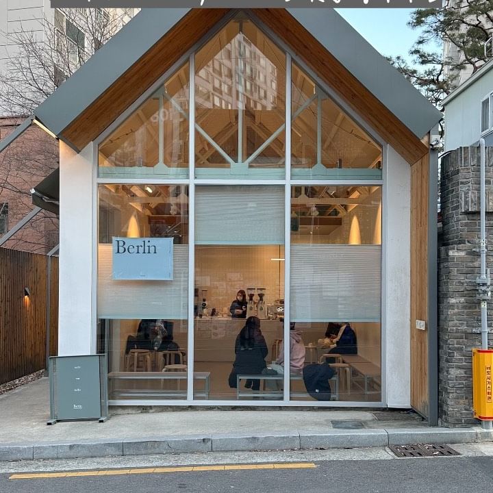 대구 3대커피 , 라떼 찐 맛집 ! 강력추천 ⭐️
대구에서 여기 모르면 간첩 아닌가요 ⁉️
라떼 맛집으로 이미 소문 자자하고 , 슈페너 또한 한번 맛보면
또 안찾을수 없다는 그곳 🤎

커피 맛집을 찾는데 여기를 가신다면 후회는 하지 않으실꺼에요 🫶🏻

#베를린에스프레소바 #berlinespressobar 
@berlin.espressobar 
▫️대구 남구 대덕로40길 83 1층
▫️ 11:00-18:00 (월,화 휴무)
▫️봉덕동 913-4 무료 공영주차장 이용
▫️ 반려동물 동반 가능