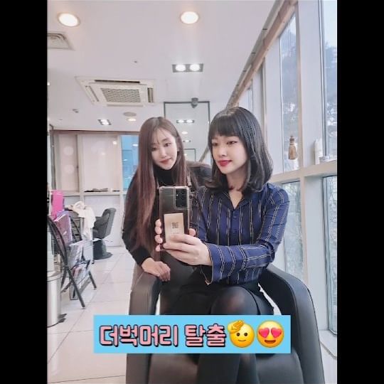 ⠀헤어 아니고 해어란다 ㅋ̆̎ㅋ̐̈ㅋ꙼̈ 
⠀
⠀
⠀
마포.용산 헤어샵 유목민들 집쭝🔥
⠀
한 곳 에서 10년 넘게 베테랑이면
인정이쥬⁉️👍👍👍👍👍
⠀
⠀
까다로운 제 머리를 관리해주는 유일한 쌤💜💇‍♀️
숱이 워낙 많고 금방 자라요🥲
⠀
⠀
원하는 대로 찰떡같이.해주심😍
⠀
⠀
⠀
#광고아닌추천 #릴스추천 #릴스추천음악
#용산 #마포 #미용실추천 #용산미용실추천
#문배동 #마포헤어샵추천 #디자이너미정 #미정
#살롱드엘 #살옹드엘용산