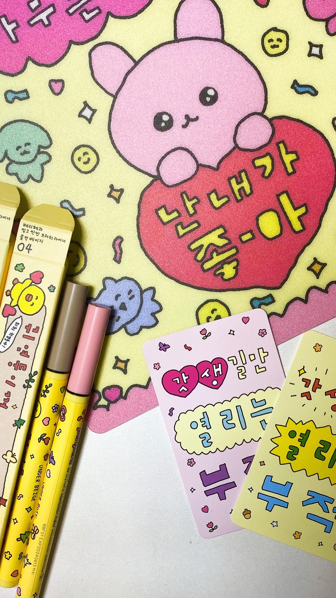 Finally got this cute @peripera_official Brush Liner which is so new and so Korean style. 
You can use this to have a Korean style make-up.✨💝
My recommendation color 04 #UnderBeige

드디어 #페리페라최고심 브러쉬 라이너 받았는데 디자인이 넘 귀엽고 오래가서 마음에 들어요!  처음에 어떤색을 살까 고민했는데 둘다 이쁘고 만족함 ㅎㅎ
추천해보고싶은 색은 04 #울벅베이지 💝✨

#recommendation#Beauty#beautytips#koreanbeauty#tonic#kbeauty#kbeautyblogger#kbeautyproducts#beautyreview#kbeautyreview##peripera#explore#follow#like#외국인#뷰티#뷰티그램#뷰티리뷰#페리페라#리뷰#광고#제품추천#토닉#팔로우#좋아요