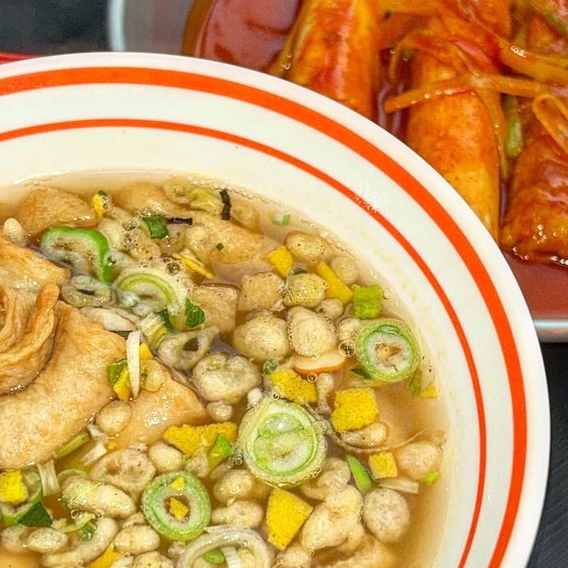#협찬

쫀득쫀득 맛있는 가래떡 떡볶이 ❤️
청년분식하남미사점

하남에 있는 청년분식&치킨에 다녀왔어요✨
스타필드 쇼핑 갔다가 정석 떡볶이가 먹고싶어서
방문해봤는데 너무 만족스러웠어요 :)

📍 가래떡 떡볶이 (4.5)

저는 쌀떡 밀떡 상관없이 다 잘 먹는 퍼먹파인데요 😊
요즘따라 쫀득~한 떡 가득 들어간 떡볶이가 땡기더라구요
요기 가래떡 떡볶이 완전 정석 그 자체..!
달달하고 매콤한게 국물까지 찐 맛도리에요 💗

📍 베이컨 크림 떡볶이 (9.0)

매콤달달 먹으면 또 크리미한 떡볶이가 생각나잖아요😚
베이컨과 부드러운 브로콜리,
비엔나 소세지까지 푸짐하게 들어있어
순식간에 한 판 깨끗하게 먹어치웠답니다 (๑˃̵ᴗ˂̵)

다음에는 치킨도 먹어볼려구요!
하남 주변 맛집으로 청년분식&치킨 하남미사점 추천드려요🤩

#청년분식 #청년분식하남미사점 #미사맛집 #미사역맛집 #하남풍산역맛집 #미사떡볶이 #미사분식 #하남미사맛집 #미사순대 #미사치킨