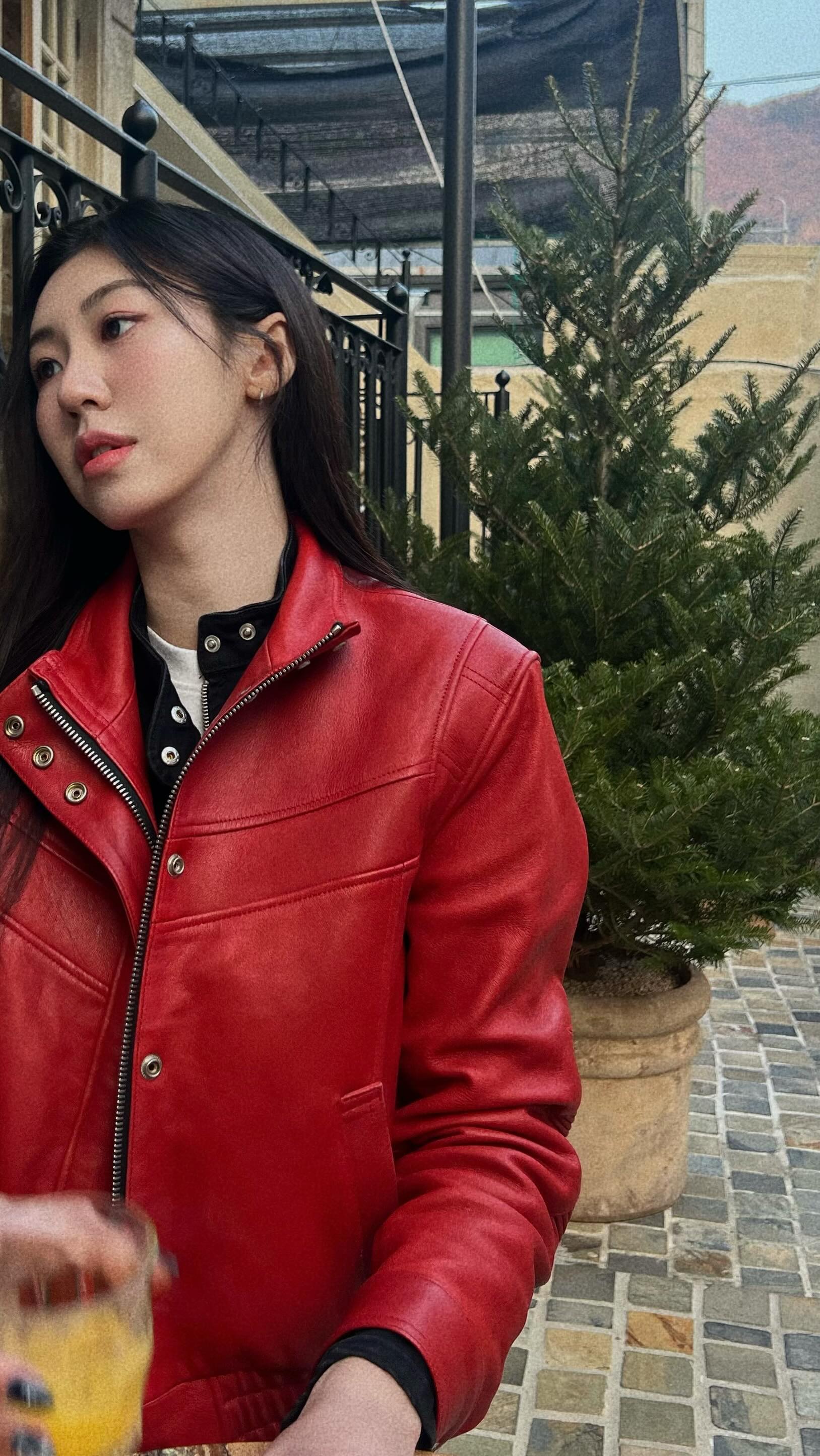 Red❤️& Black🖤

#ootd #kfashion #outfitideas #grwm