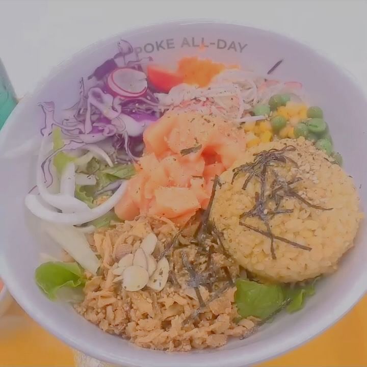 #협찬 #포케올데이 #pokeallday #부천시청역샐러드 #부천시청역맛집 #부천시청역샐러드배달 #부천시청역포케 #신중동샐러드 #신중동브런치 #신중동맛집 #신중동점심 #신중동카페 #포케올데이부천시청점 
.
간단한 점심 메뉴 해결을 위해
#포케올데이부천시청점을 방문했다.
.
.
매장 외관 내부는 전체적으로 청결하고 
심플했으며 키오스크에서 내가 원하는 
포케를 선택해서 주문하는 식이였다.
.
다이어터들에게 좋은 플레이스일 듯!