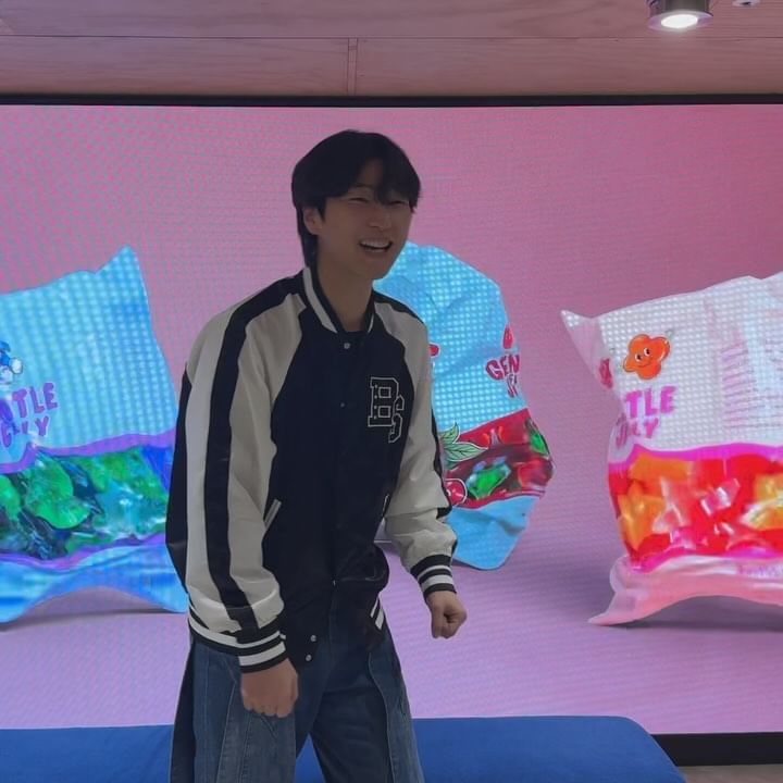 쌈뽕하게 댄스 해보려고 했는데 사람 갑자기 많아져서 까비~