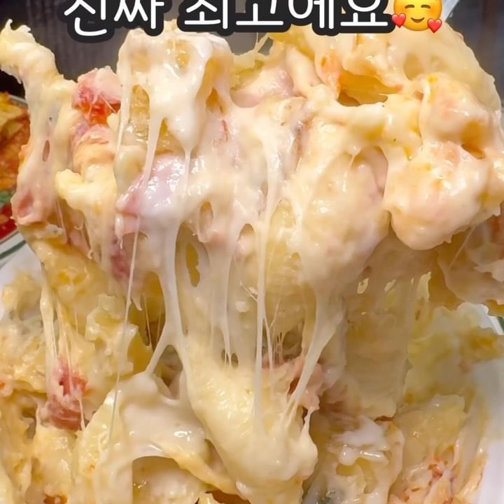 치즈덕후들은 당장 주목! #아우룸 #합정맛집 

치즈휠에 불을 붙여서 치즈를 녹여  파스타 말아주며 입안 가득 진한 치즈향과 꾸덕한 질감의 크림소스를 느낄 수 있어요🫶  완전 극강의 꼬소함이 치즈덕후 눈 뒤집혀질 맛이에요

시그니처인 라자냐와 떠먹는 피자도 강추합니다💗

📍서울 마포구 월드컵로5길 33-26

#홍대맛집 #망원동맛집 #합정역맛집 #마포구맛집 #합정데이트 #치즈 #파스타