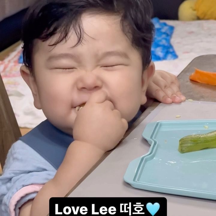 Love Lee 떠호🩵
내가 아는 이씨 중에 제일 사랑스러움😍🫶🏻

#애교쟁이떠호
#코찡끗어서배웠대
#아들스타그램