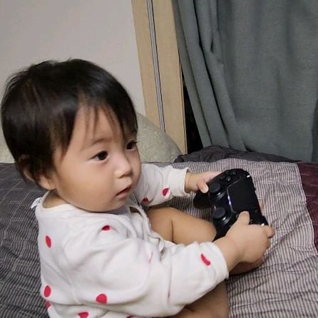 11개월 넷째딸 철권8하다!
엄마가 잡아준거 아님~스스로 잡았어요ㅎㅎ
기술쓰고 어 어를 연발하신ㅋㅋ
