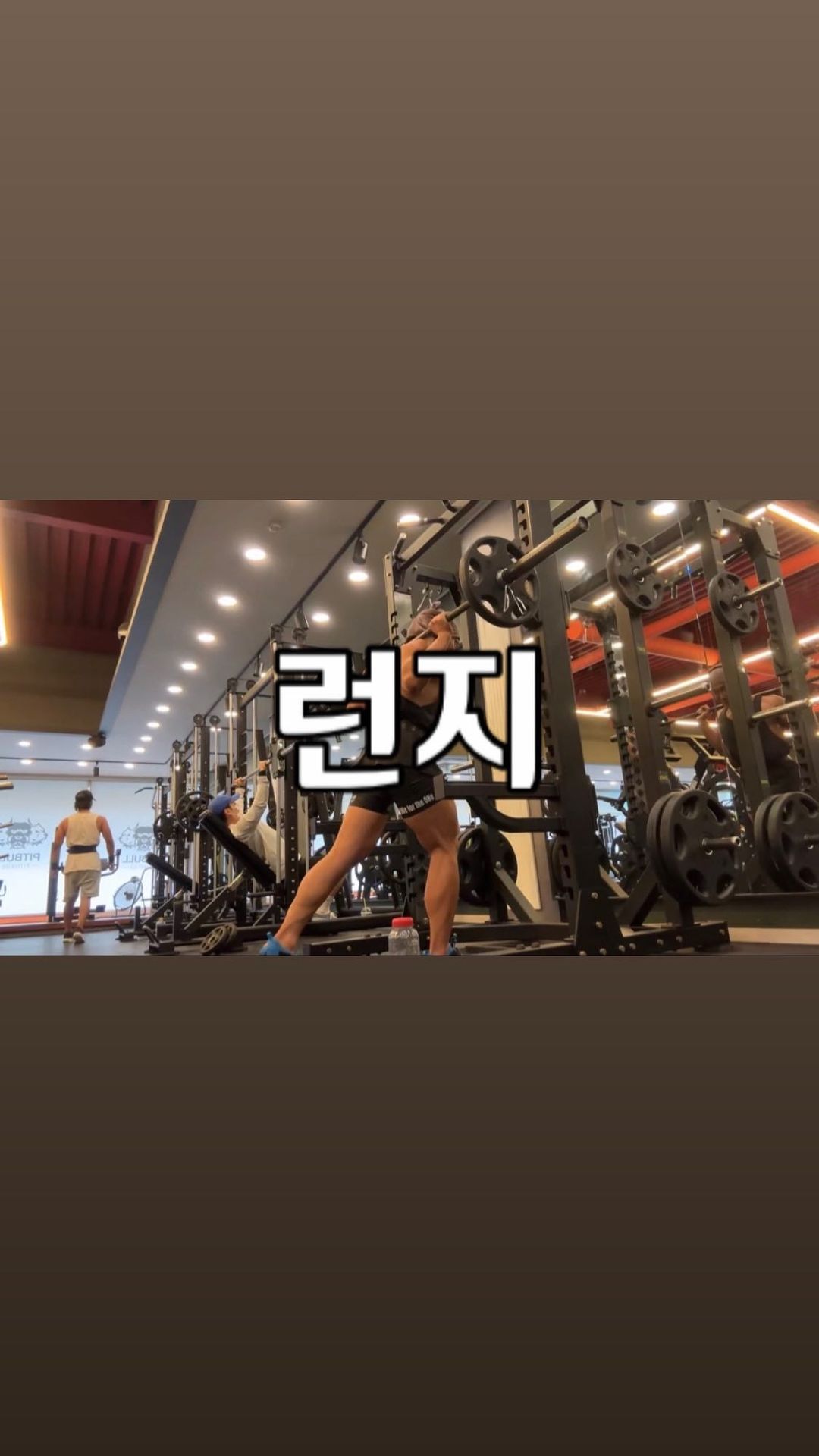 #어쩌다어벤저스 8기 
9월 셋째 주 금요일 미션 !! 
런지 10회 
.
어쩌다어벤저스 8기 멤버
@big____stone 
@yskim_bddiary 

후원사 : @hamchorok_official_
@black_gin___